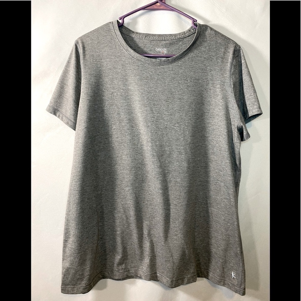 🌹Danskin Now semi-fitted woman’s grey T-shirt Sz 2XL. A-02